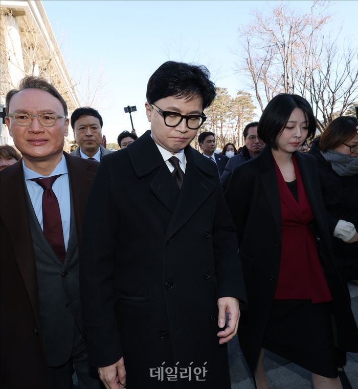 국민의힘 제명 처분이 확정된 한동훈 전 대표가 29일 오후 국회 소통관 기자회견장에서 제명 처분 확정과 관련해 기자회견을 하기 위해 이동하고 있다. ⓒ데일리안 홍금표 기자