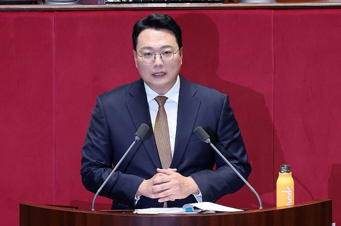 15일 국회에서 열린 2026년 1월 임시국회 1차 본회의에서 윤석열ㆍ김건희에 의한 내란ㆍ외환 및 국정농단 행위의 진상규명을 위한 특별검사 임명 등에 관한 법률안이 상정되자 이를 반대해 천하람 개혁신당 의원이 무제한 토론(필리버스터)을 시작하고 있다. ⓒ연합뉴스