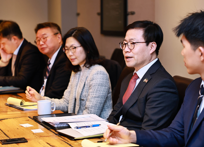 여한구 산업통상부 통상교섭본부장이 지난 12일(현지시간) 미국 워싱턴 DC에서 열린 미국 CSI 라운드테이블에 참석, 발언하고 있다. 〈자료 산업통상부〉