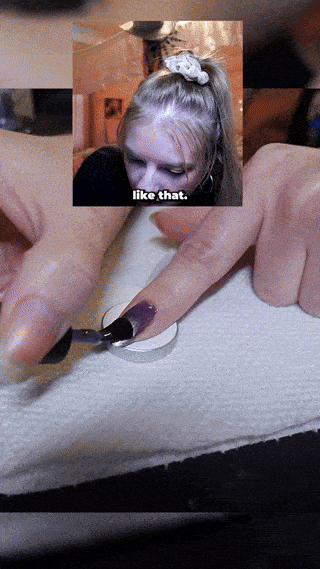 애플워치 충전기를 이용한 네일 관리. 사진=레딧 @peninkling