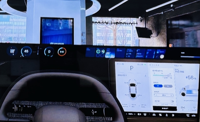 운적석 방향 대시보드 상단에 적용한 디지털 계기판