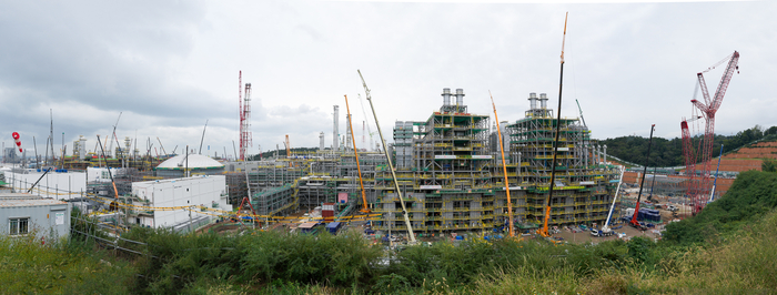 샤힌 프로젝트 건설 현장. 원유를 정제해서 석유화학 원료를 생산하는 TC2C, 높이 118미터의 프로필렌 분리타워, 연간 180만톤의 에틸렌을 생산하는 스팀크래커 등이 자리를 잡고 있는 모습이다. 에쓰오일