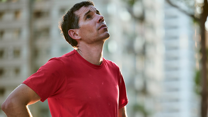 미국 암벽 등반가 알렉스 호놀드가 대만 마천루 '타이베이 101' 맨몸 등반에 도전한다.  사진=넷플릭스