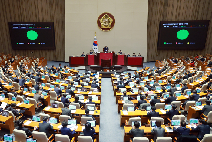 산불피해지원대책 특별위원회 활동기간 연장의 건 본회의 통과. 연합뉴스