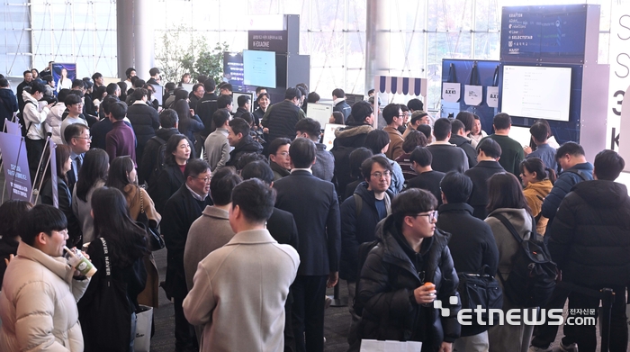 지난달 30일 서울 삼성동 코엑스에서 과학기술정보통신부와 정보통신산업진흥원(NIPA) 주최로 열린 '독자 AI 파운데이션 모델' 프로젝트 1차 발표회 현장. 전자신문DB