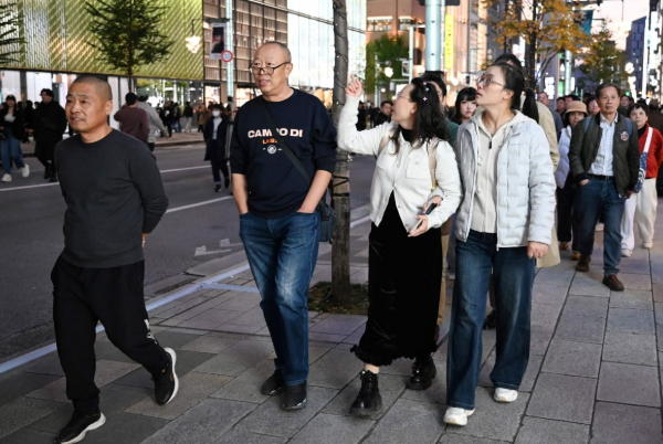긴자 거리를 걷는 중국인 관광객. 사진=AFP 연합뉴스