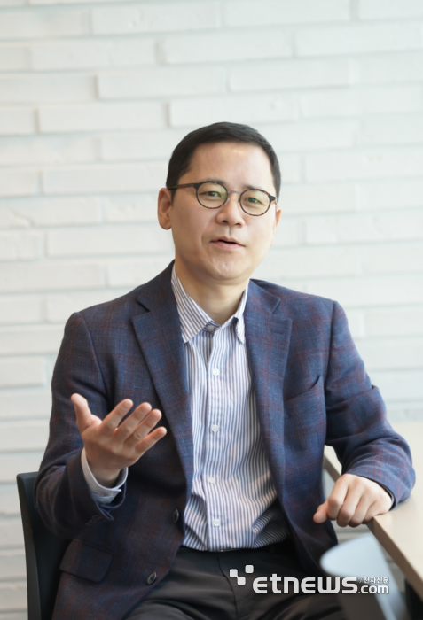 변형균 작가(퓨처웨이브 대표)