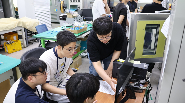 동서대학교 첨단산업(이차전지) 인재양성 부트캠프 사업에 참여하는 학생들이 한국화학융합시험연구원(KTR)을 찾아 실습 프로그램을 진행했다. (동서대 제공)