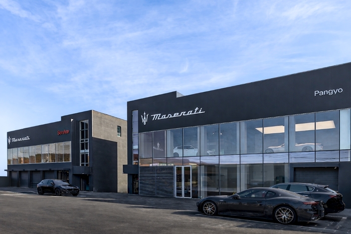 마세라티코리아 판교 전시장 및 서비스센터.