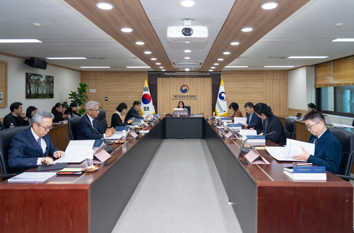 지난 14일 오후 서울 종로구 정부서울청사에서 열린 2026년 제1회 개인정보보호위원회 전체회의 전경.(개인정보보호위원회 제공)