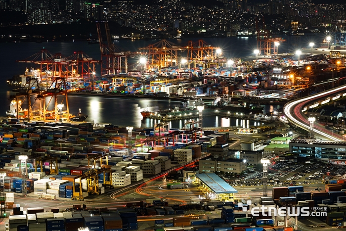 대한민국 수출 전진기지 부산항. 부산=이동근기자 foto@etnews.com