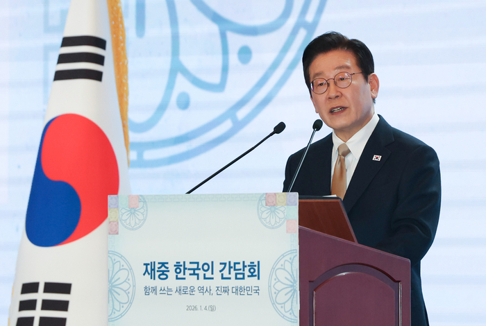 이재명 대통령이 4일 중국 베이징 한 호텔에서 열린 재중 한국인 간담회에서 인사말을 하고 있다. 연합뉴스
