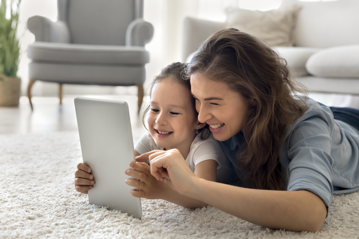딸을 둔 부모가 아들을 둔 부모보다 노년기에 인지 기능이 더 잘 유지된다는 연구 결과가 나왔다. 사진=게티이미지