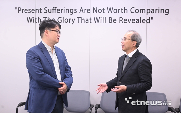 김정호 KAIST 교수-김녹원 딥엑스 대표 신년대담이 17일 경기도 성남시 판교 딥엑스 사옥에서 열렸다. 박지호기자 jihopress@etnews.com