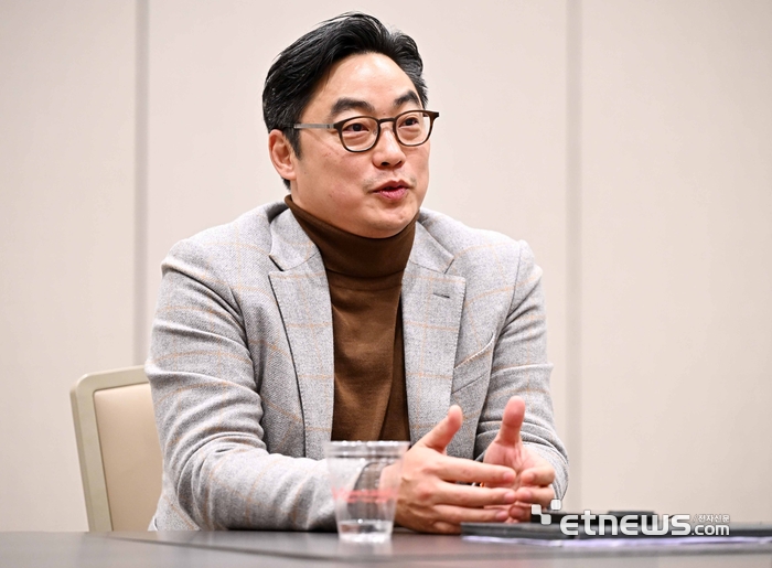 민죤 LG이노텍 CTO가 CES 2026이 열린 미국 라스베이거스에서 전자신문과 만나 인터뷰하고 있다. 라스베이거스=이동근기자 foto@etnews.com