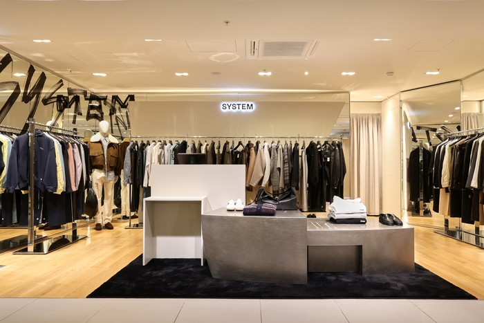 한섬 시스템옴므 갤러리라파예트 매장 전경