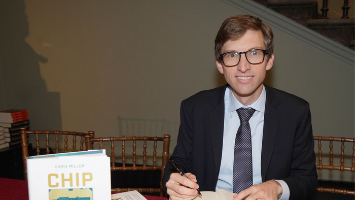 크리스 밀러 미국 터프츠대 플레처스쿨 교수