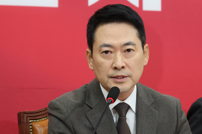 국민의힘 장동혁 대표가 29일 서울 여의도 국회에서 열린 최고위원회의에서 모두발언을 하고 있다. 연합뉴스