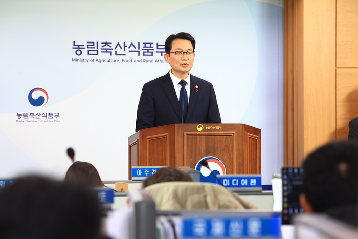 김종구 농림축산식품부 차관이 8일 세종 정부청사에서 농협중앙회·농협재단 특별감사 중간결과를 설명하고 있다. (사진=농림축산식품부)