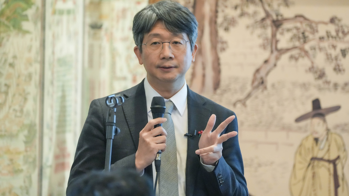 임승관 질병관리청장이 19일 충북 청주시 한 식당에서 기자간담회를 열고 감염병 위기관리 체계 고도화 방안을 발표했다.(사진=질병관리청)