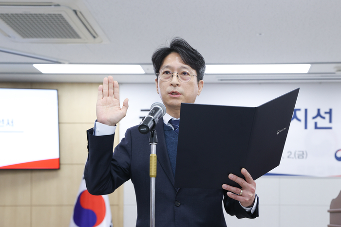 홍지선 국토교통부 2차관이 2일 세종정부청사에서 취임식에서 선서를 하고 있다. (사진=국토교통부)