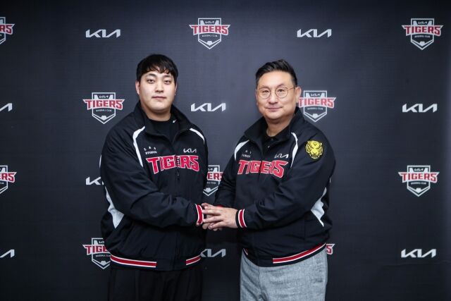 조상우와 심재학 단장/KIA 타이거즈