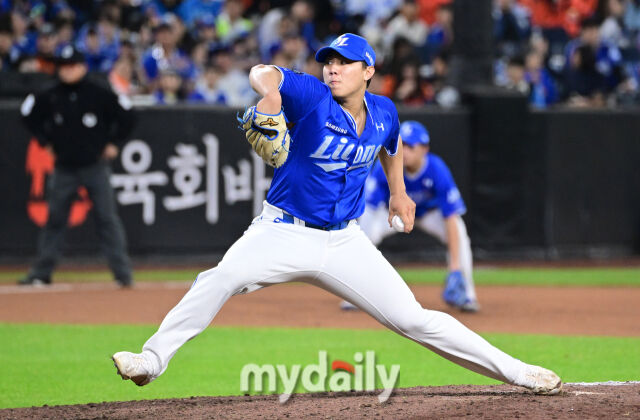 2025년 10월 24일 오후 대전한화생명볼파크에서 열린 '2025 신한 SOL BANK KBO 포스트 시즌' 삼성 라이온즈와 한화 이글스의 플레이오프(PO) 5차전 경기. 삼성 배찬승이 6회말 구원등판해 역투하고 있다./마이데일리
