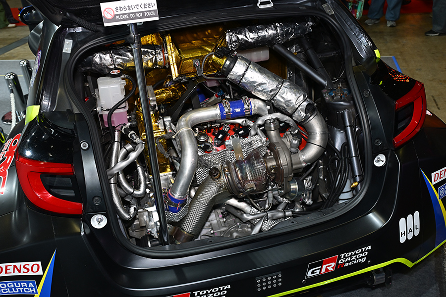 미드십 구조로 장착된 토요타 G20E 엔진. 사진: 김학수 기자
