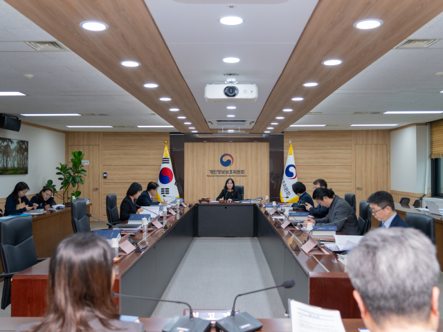 개인정보보호위원회가 전체 회의를 열고 있다. 개인정보위