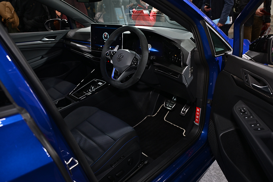 폭스바겐 골프 R 블랙 에디션. 사진: 김학수 기자