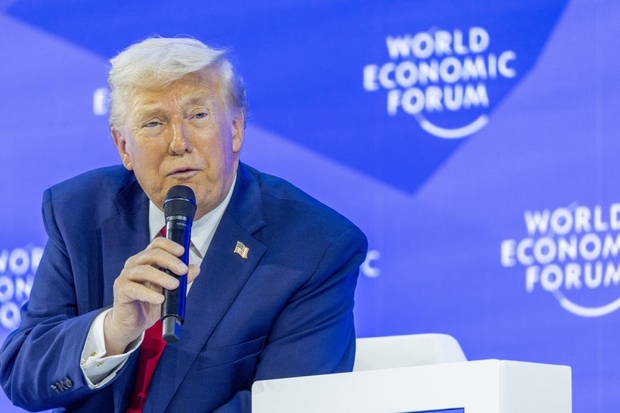 도널드 트럼프 미국 대통령이 21일(현지시간) 스위스 다보스에서 열리는 세계경제포럼(WEF) 연차총회(일명 다보스포럼)에서 연설을 하고 있다.   UPI연합뉴스
