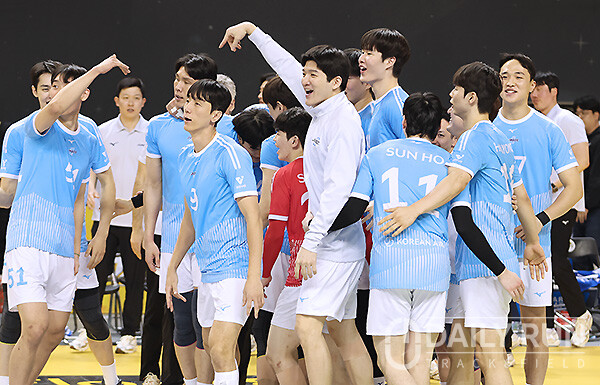 남자부 선두 대한항공, 4연패 끊고 2026년 첫 승리...제물은 KB손해보험(사진(의정부)=강명호 기자)