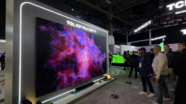 TCL의 163인치 마이크로 LED TV. / 이선율 기자