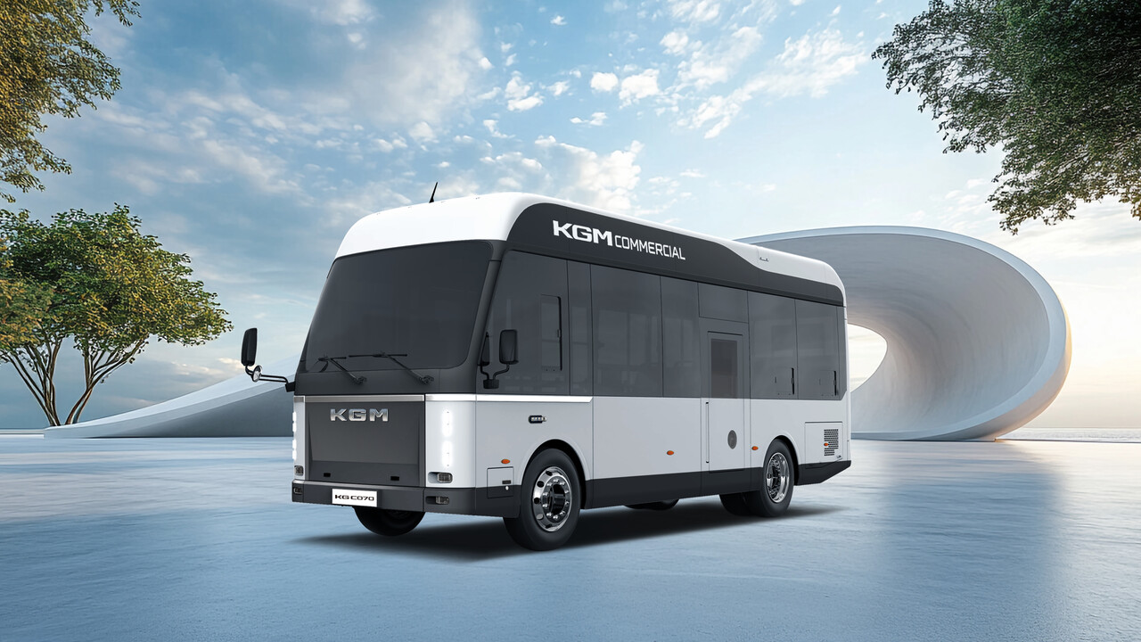 KGMC의 7m급 저상 전기버스 '이-스타나'. / KGMC