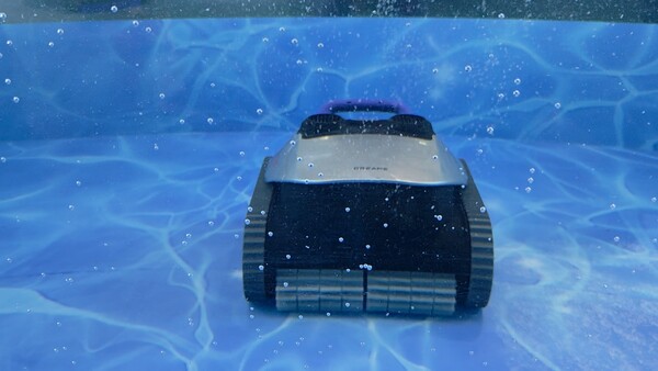 드리미의 수영장용 로봇청소기 'Z1 프로'. / 이선율 기자