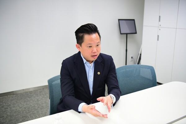 지난 23일 이안 레옹(Ian Leong) 타이거 브로커스 싱가포르 최고경영자(CEO)가 여의도 한 사무실에서 기자와의 인터뷰에 응하고 있다. /유은정 기자 