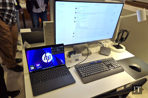 코어 울트라 시리즈 3 X-시리즈의 온디바이스 LLM 구동 시연 장면 / 권용만 기자