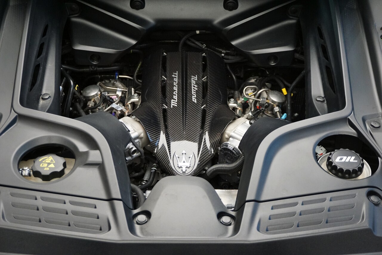 마세라티 GT2 스트라달레에 탑재된 네튜노 엔진. / 허인학 기자