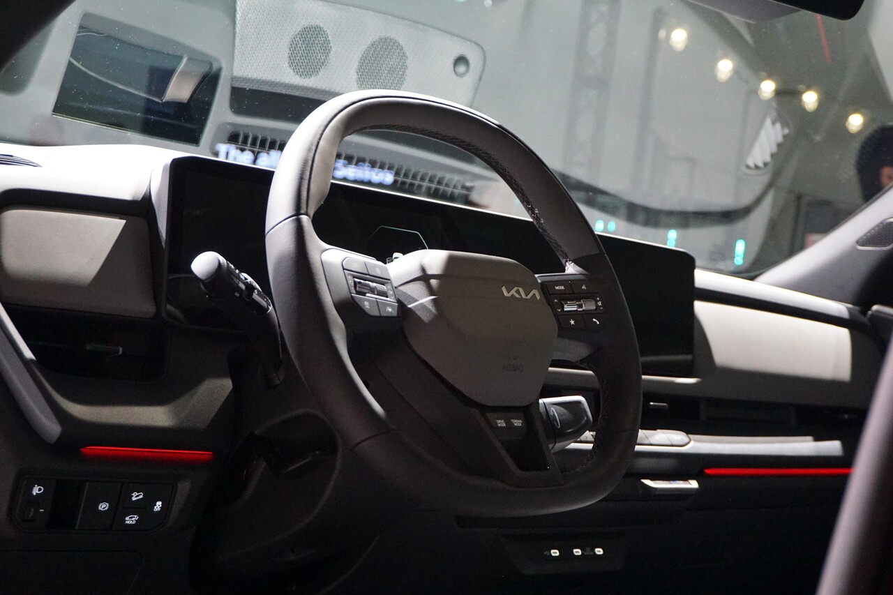 기아 더 뉴 셀토스 X-라인 스티어링 휠. / 허인학 기자