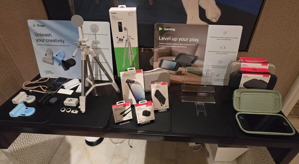 CES 2026 벨킨 부스에 전시된 제품군 / 벨킨