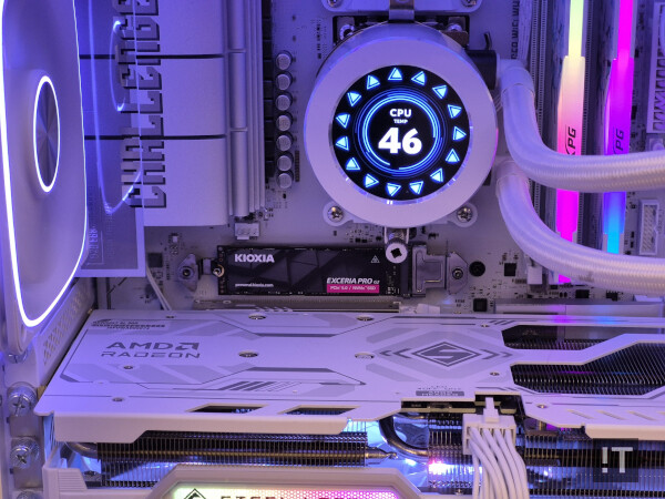 최신 ‘PCIe 5.0’ 인터페이스를 지원하는 키오시아 엑세리아 프로 G2 SSD / 권용만 기자