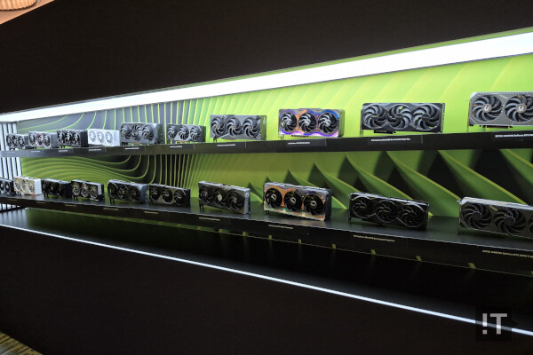 엔비디아 지포스 RTX 50 시리즈 그래픽카드들 / 권용만 기자