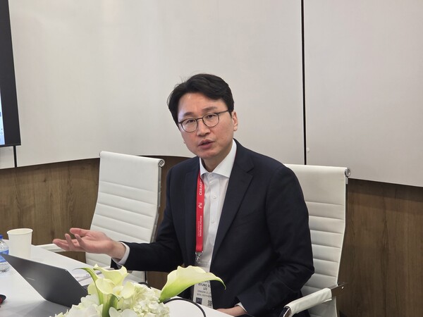 이경수 세라젬 대표는 7일(현지시각) 미국 라스베이거스 'CES 2026' 베네시안 전시부스에서 진행한 IT조선과의 인터뷰에서 답변하고 있다. / 이선율 기자