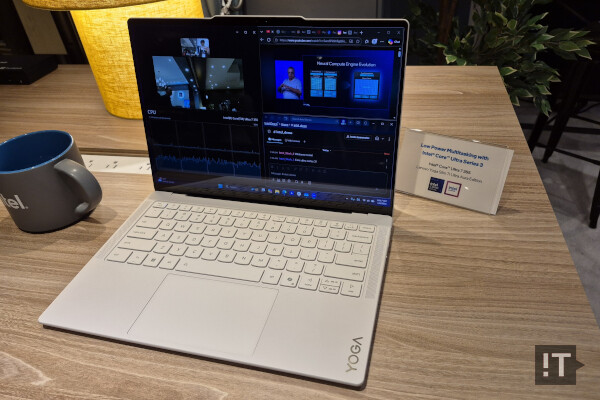 저전력 멀티태스킹 작업 시연에 사용된 레노버 요가 슬림 7i 울트라 아우라 에디션 / 권용만 기자