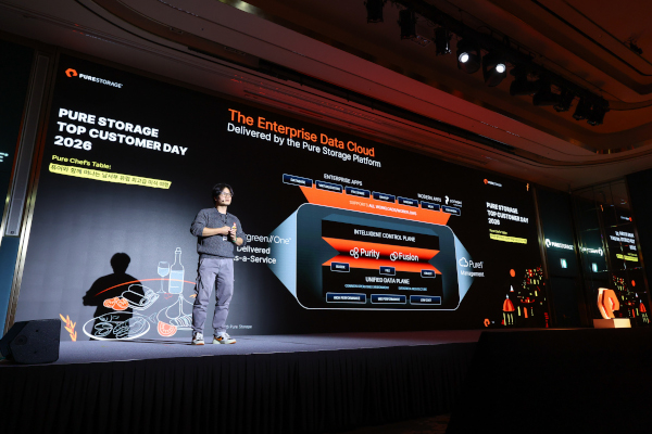 김영석 퓨어스토리지코리아 상무가 소개한 ‘엔터프라이즈 데이터 클라우드’ 구성 / 퓨어스토리지