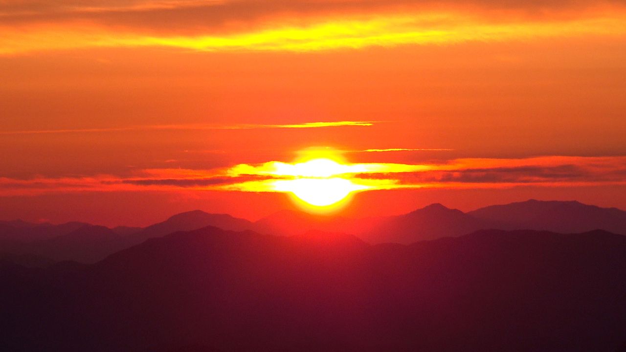 The first sun of the year rises in red hues over the eastern sky, as seen from the summit of Gamak mountain in Geochang county, South Gyeongsang Province on Thursday. (Geochang county, Yonhap)