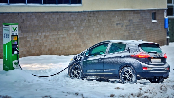 겨울철 전기차 주행거리를 극대화하려면 다양한 관리부터 충전 습관까지 신경 써야 한다 [사진: 셔터스톡]