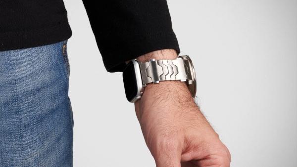 스마트렛은 전통과 기술의 경계를 허물며 새로운 스타일을 제안하지만, 실용성과 패션 사이에서 얼마나 설득력을 가질지는 미지수다. [사진: 스마트렛]