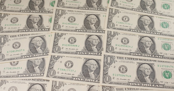 달러 약세는 글로벌 자산 시장의 변동성을 키우고 있다. 엔화 강세가 지속될 경우 일본 정부의 개입 가능성이 높아지며, 신흥국 시장으로의 자금 유입도 가속화될 전망이다. [사진: 셔터스톡]