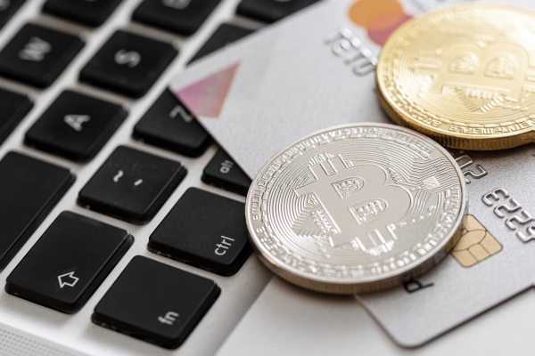 블록체인 기술이 발전하면서 암호화폐 결제가 점차 현실화되고 있다.  [사진: 셔터스톡]